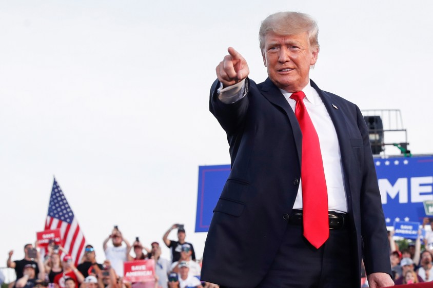 Supporters are gathering at Wildwood's boardwalk for an event before Donald Trump's arrival, drawing thousands to the New Jersey beach. People have already lined up for the rally.