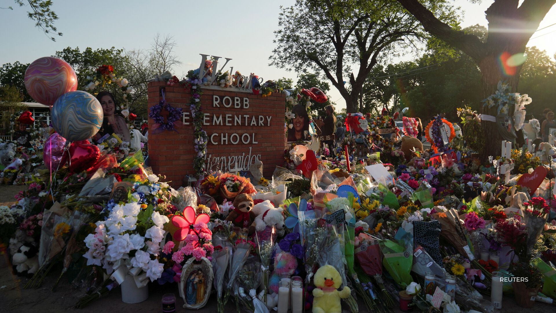 Uvalde school shooting funeral got underway.