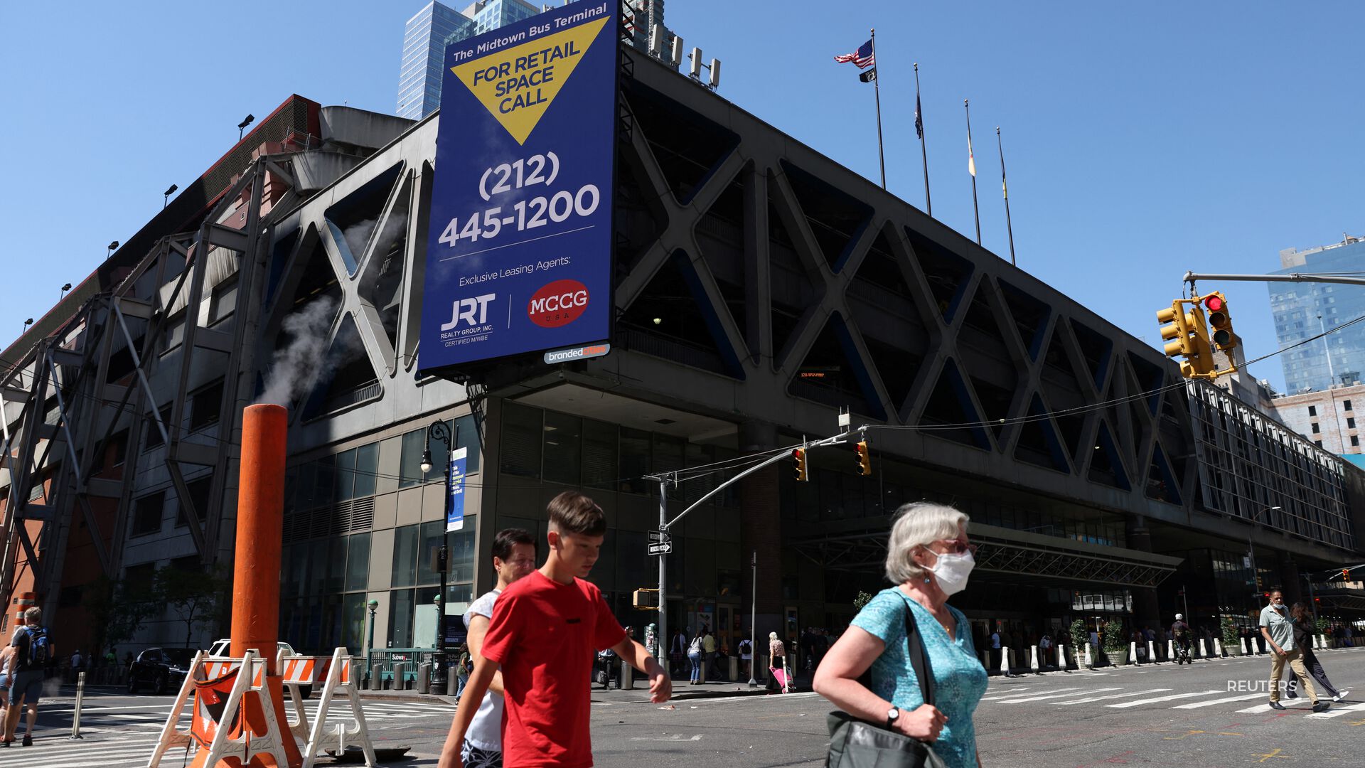 A luxury hotel in the center of Manhattan is set to become a hub for housing migrants who have been bussed into New York City from Texas.