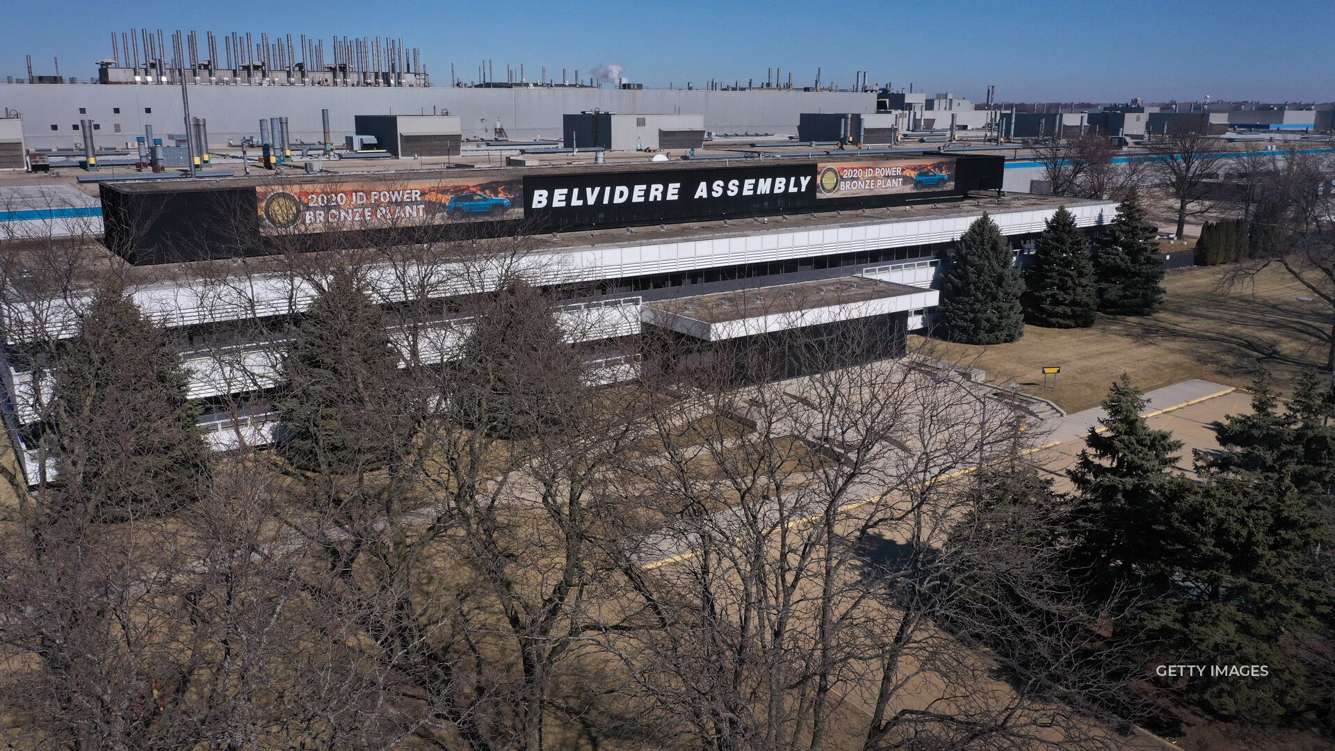 An auto assembly plant manufacturing Jeep Cherokees in northern Illinois is set to close down at the end of the workday Tuesday, Feb. 28.