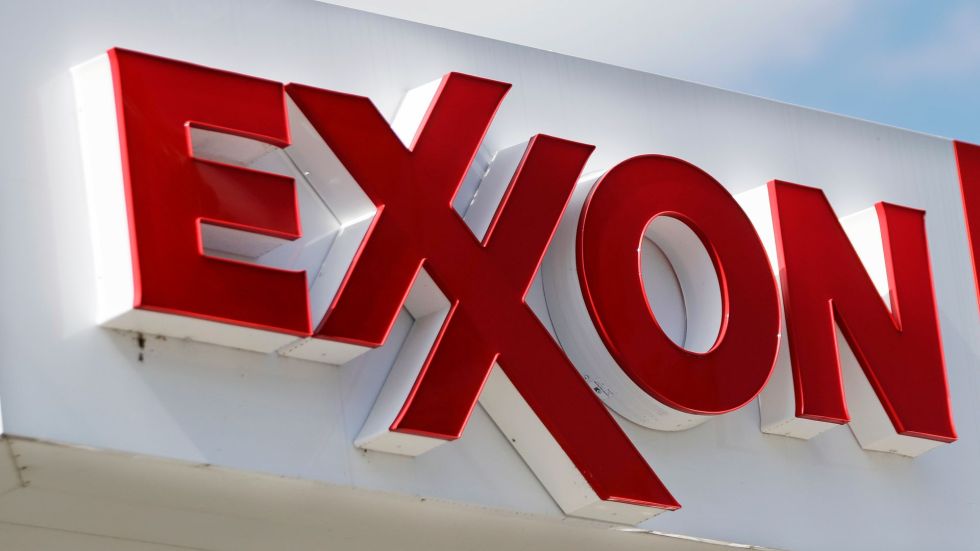 ExxonMobil plans to become a leading supplier of lithium for electric vehicle batteries, as other Big Oil companies are also betting on EVs.