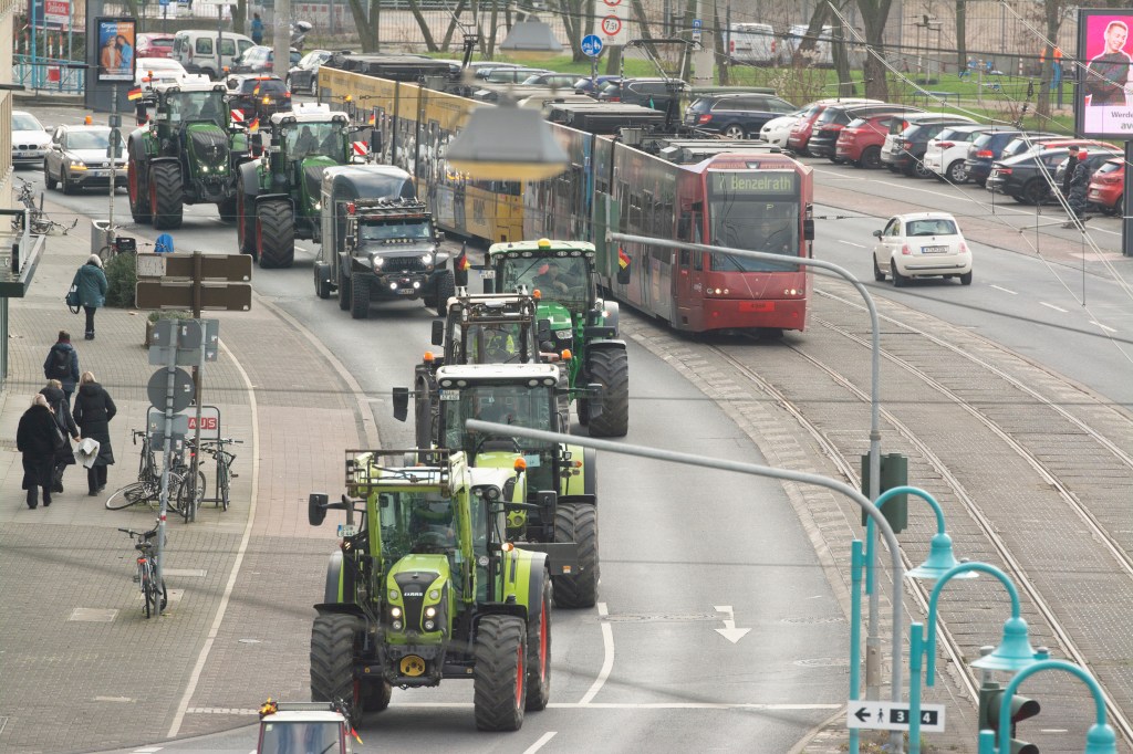 Hundreds of farmers from nearby communities are kicking off a week-long strike to protest against the government's plan to cut agricultural subsidies and are blocking roads in Cologne, Germany, on January 8, 2024. (Photo by Ying Tang/NurPhoto)NO USE FRANCE