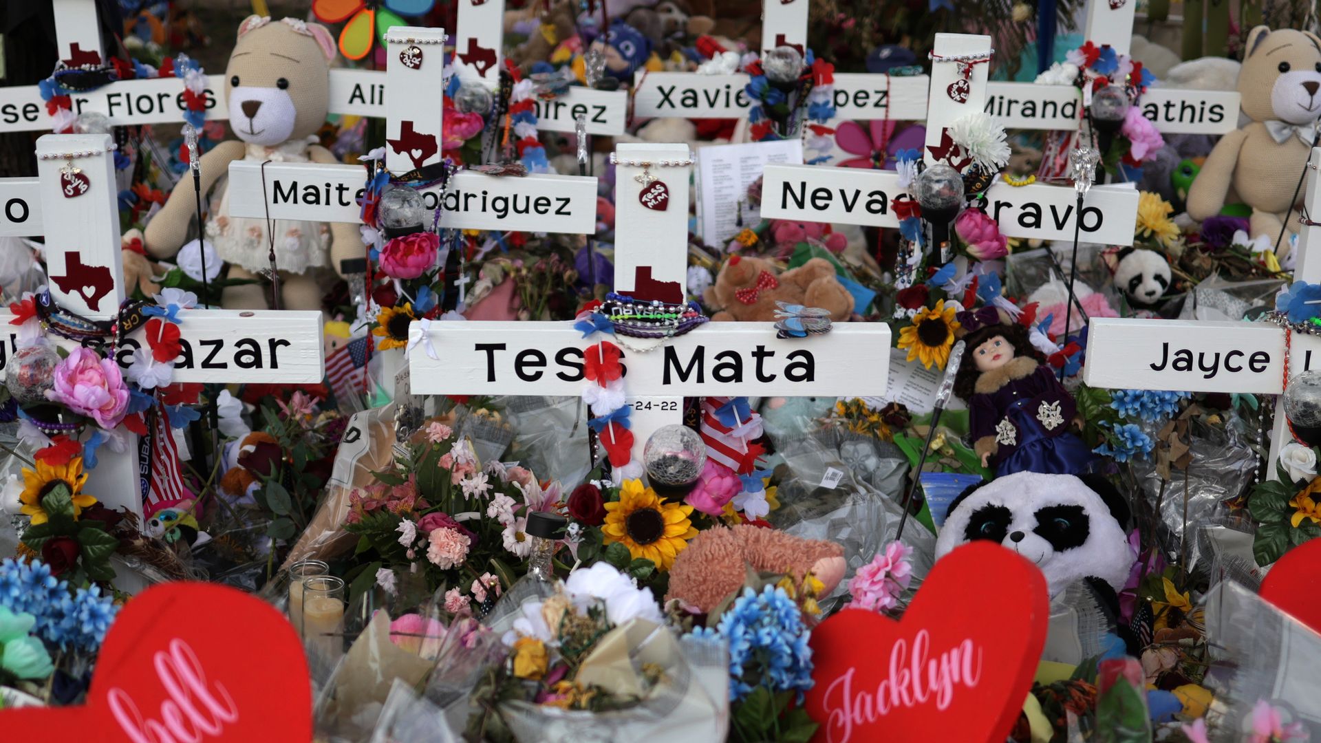 The non-response to glaring law enforcement failures in the Uvalde massacre suggests that Mexican-American lives don't matter.