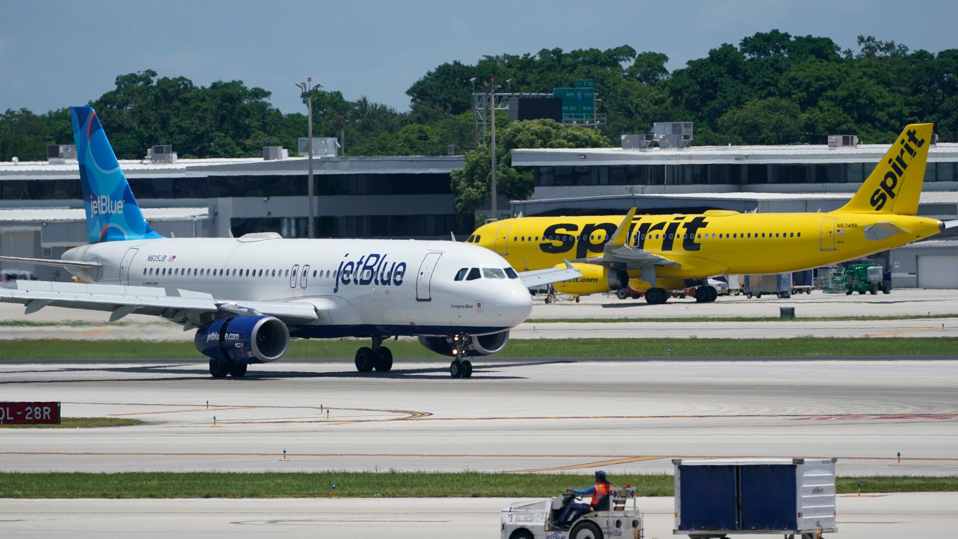 Paul Faust, a JetBlue passenger and fervent proponent of Israel, noticed a flight attendant with a Free Palestine pin on her uniform.