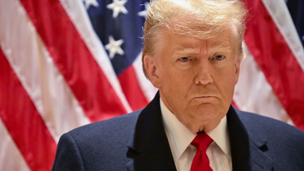 Trump urges Supreme Court to keep name on ballots