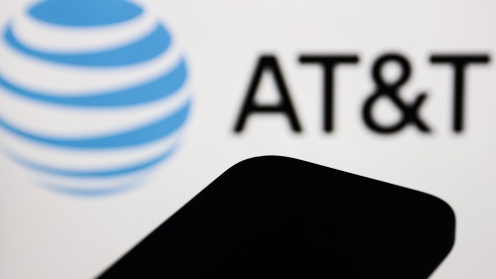 AT&T announced yesterday that it would offer a $5 service credit to some customers affected by last week’s cellphone service outage. The outage, which lasted more than seven hours, impacted over 70,000 users, the company disclosed in a letter to employees.