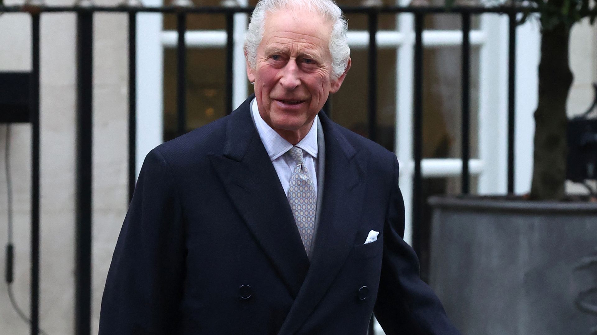 Buckingham Palace announced that King Charles III began outpatient treatment after being diagnosed with cancer.