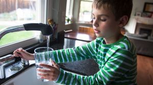 A U.S. government report links fluoride i drinking water to lower IQs in children.