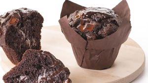 An Olympian's food review at the Olympic Village is making chocolate muffins go viral on social media, becoming the star of the Paris Games.