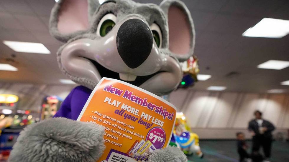 The eatertainnment chain Chuck E. Cheese is turning a subscription plan to bring back inflation-weary customers.