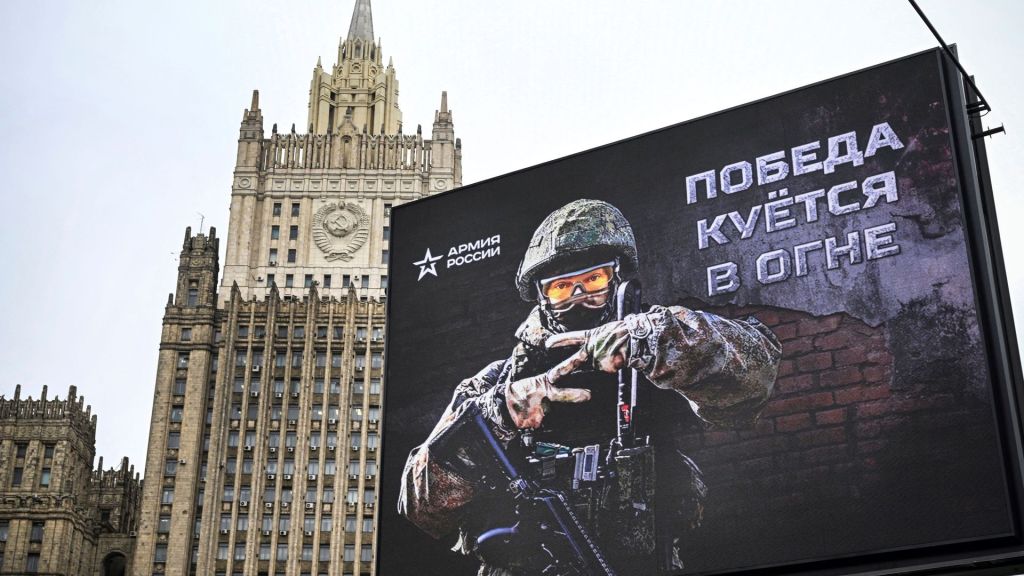 Video reportedly shows Russians killing surrendering Ukrainian troops