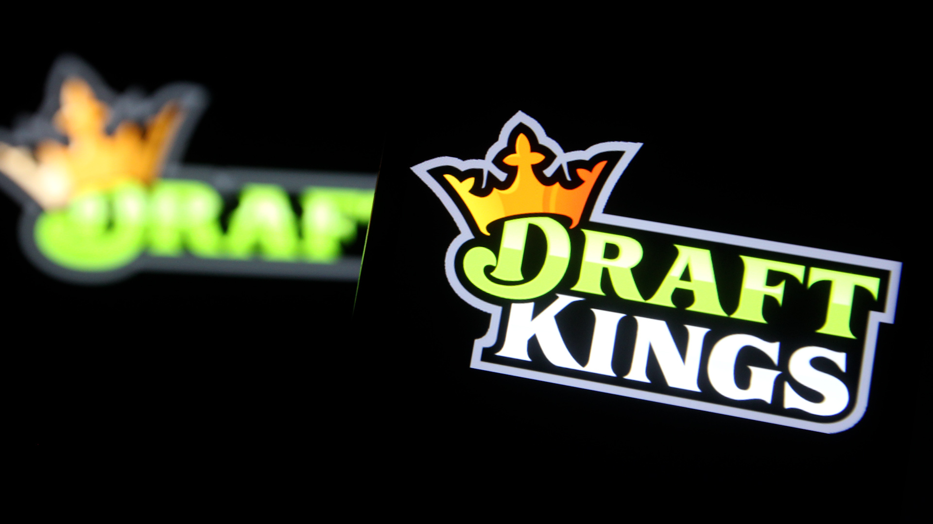 DraftKings and White Hat Gaming have been fined over ,000 after an incident last summer involving 522 online casino players.