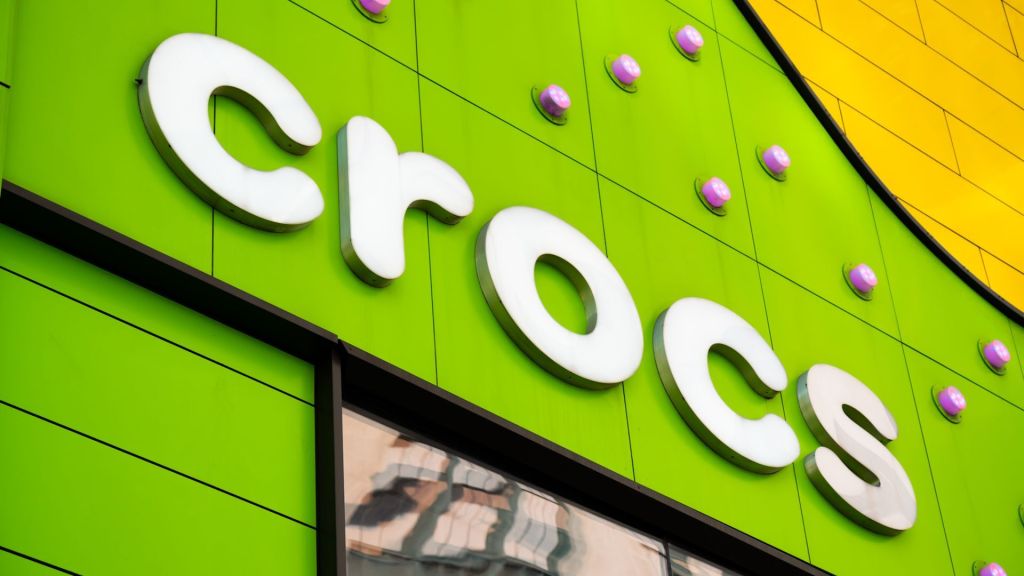Experts weigh in: Are Crocs hurting kids’ feet?