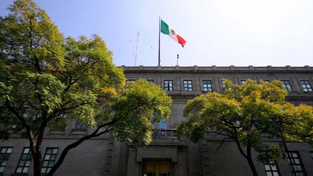 Mexico votes to end watchdog agencies, critics question gov’t transparency