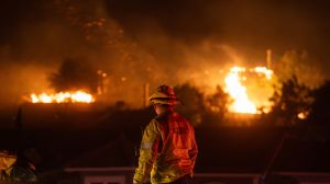 Legendary actor Dick Van Dyke shared his story of escaping the Franklin Fire in Malibu as thousands of residents are finally able to return.