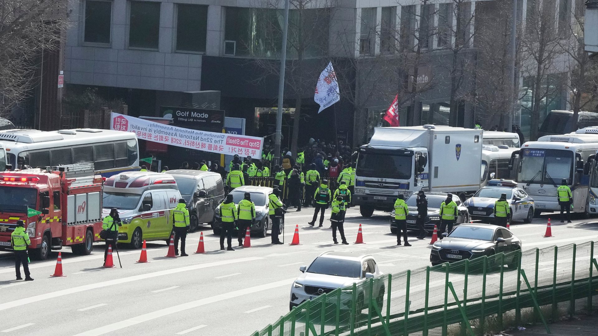 South Korean anti-corruption officials suspended efforts to arrest President Yoon Suk Yeol after an hours-long standoff.