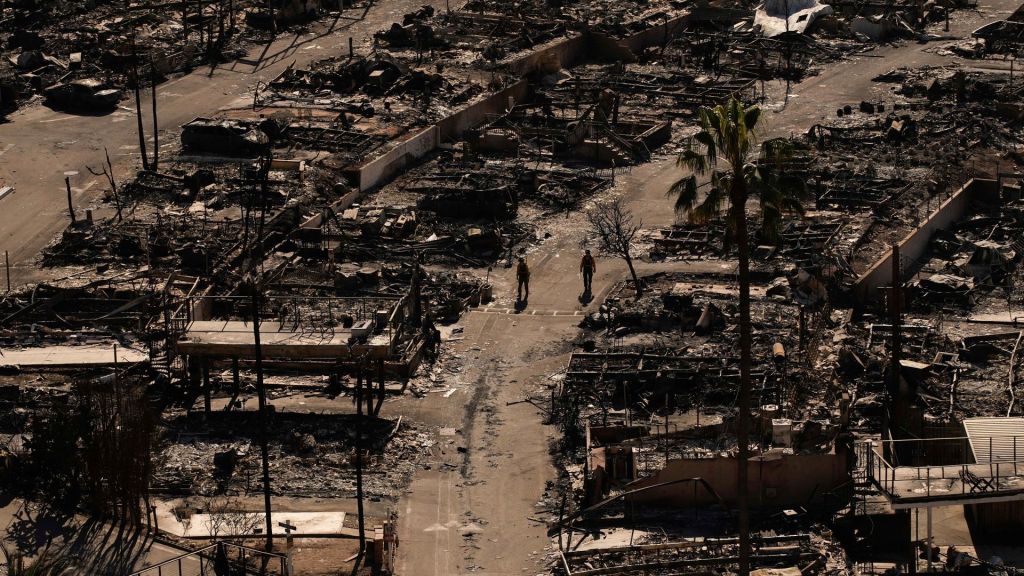 Strong winds return to Los Angeles, threatening firefighters’ progress