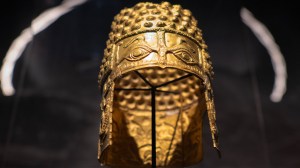 Police in the Netherlands are looking for a group of suspected thieves who stole a 2,400-year-old gold helmet from a museum after using explosives to break through the door.