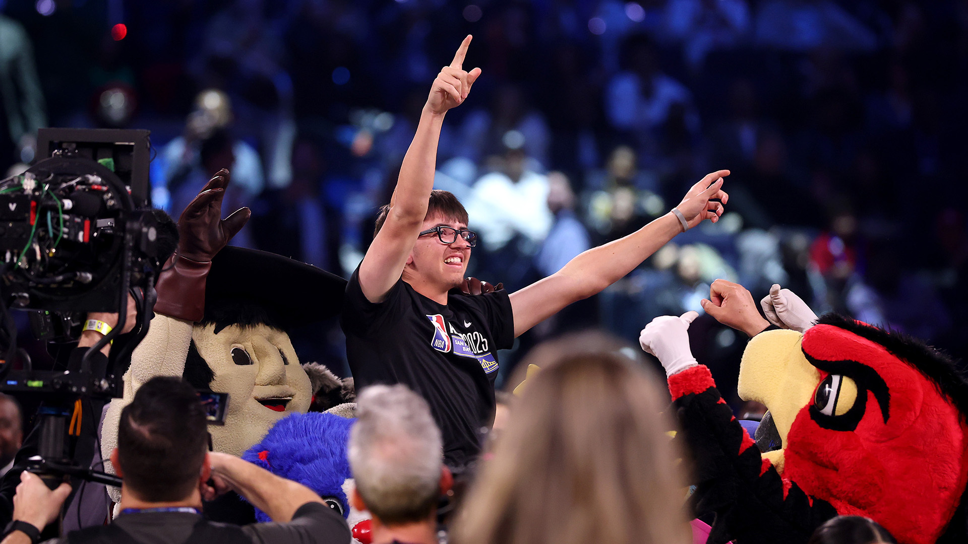 NBA fan Jaren Barajas defeated Milwaukee Bucks star Damian Lillard to win ,000 during a shooting challenge at the All-Star Game.