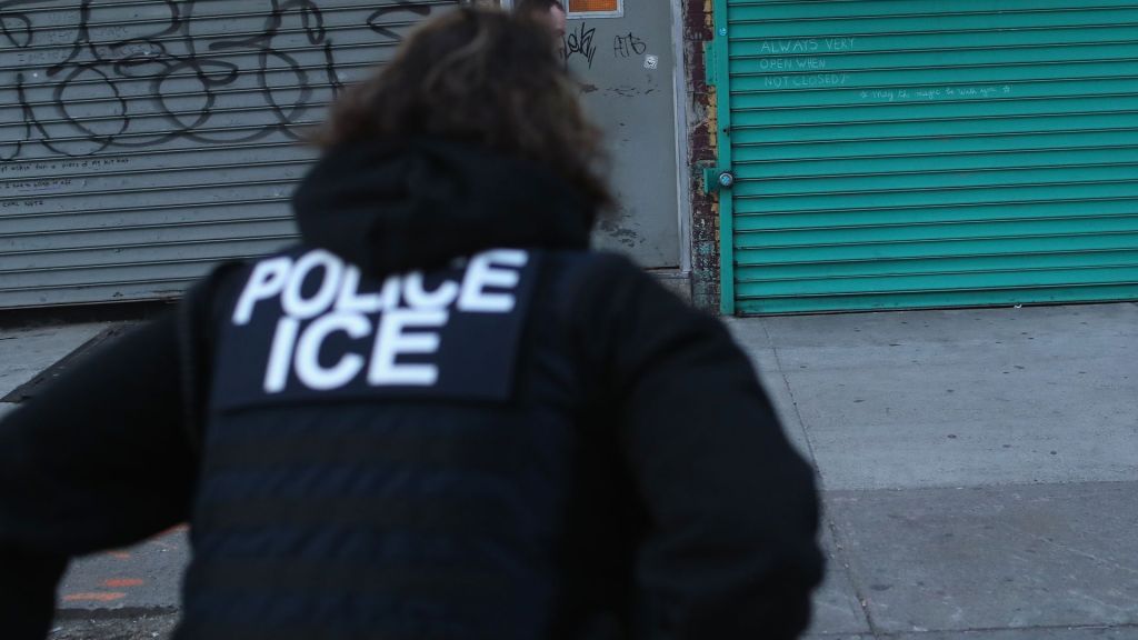 A California radio station broadcast details about ongoing ICE operations, revealing agent locations and vehicle descriptions.