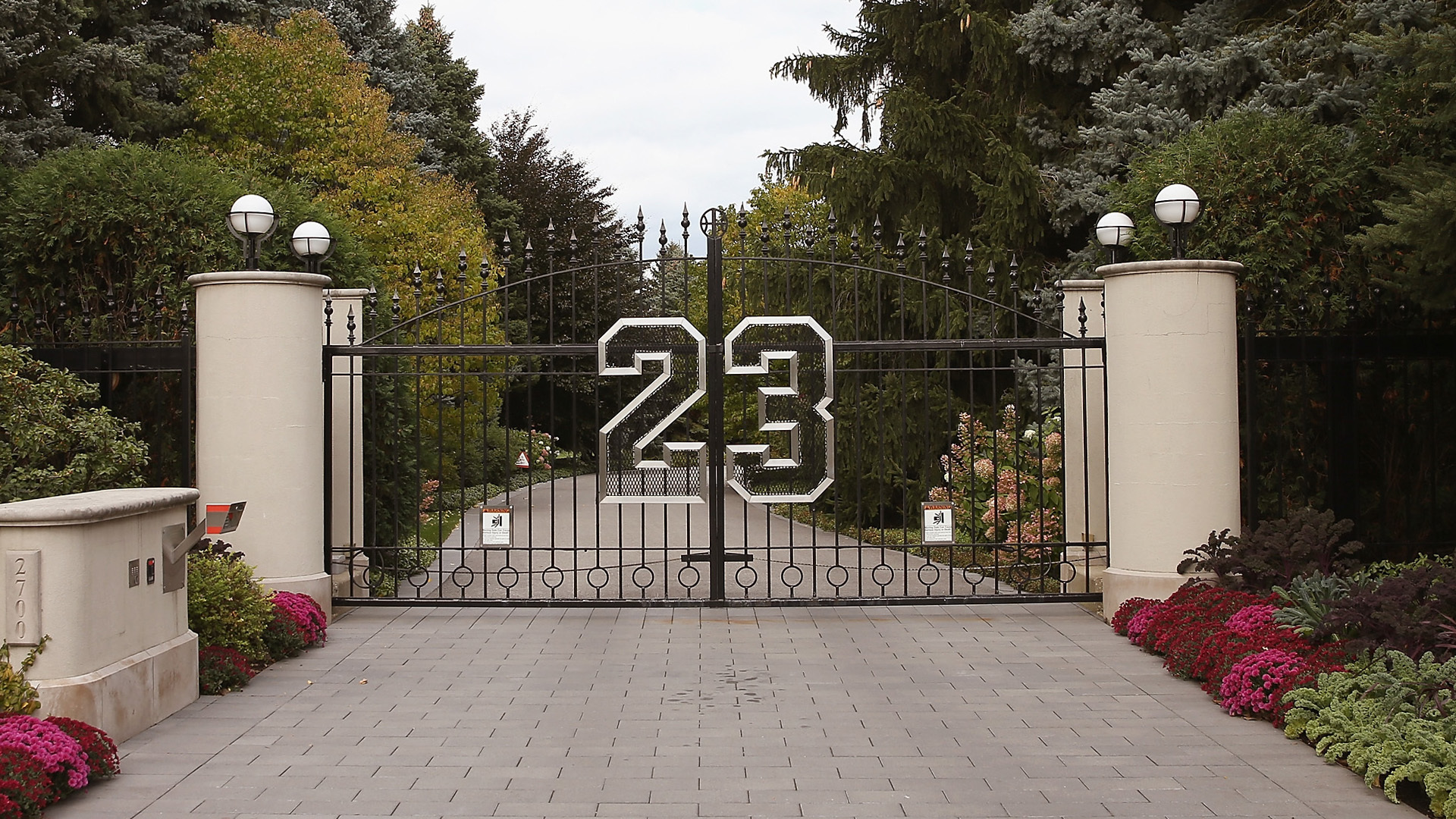 Michael Jordan's former mansion is available for rent. However, living like the basketball legend will cost 0,000 a month.