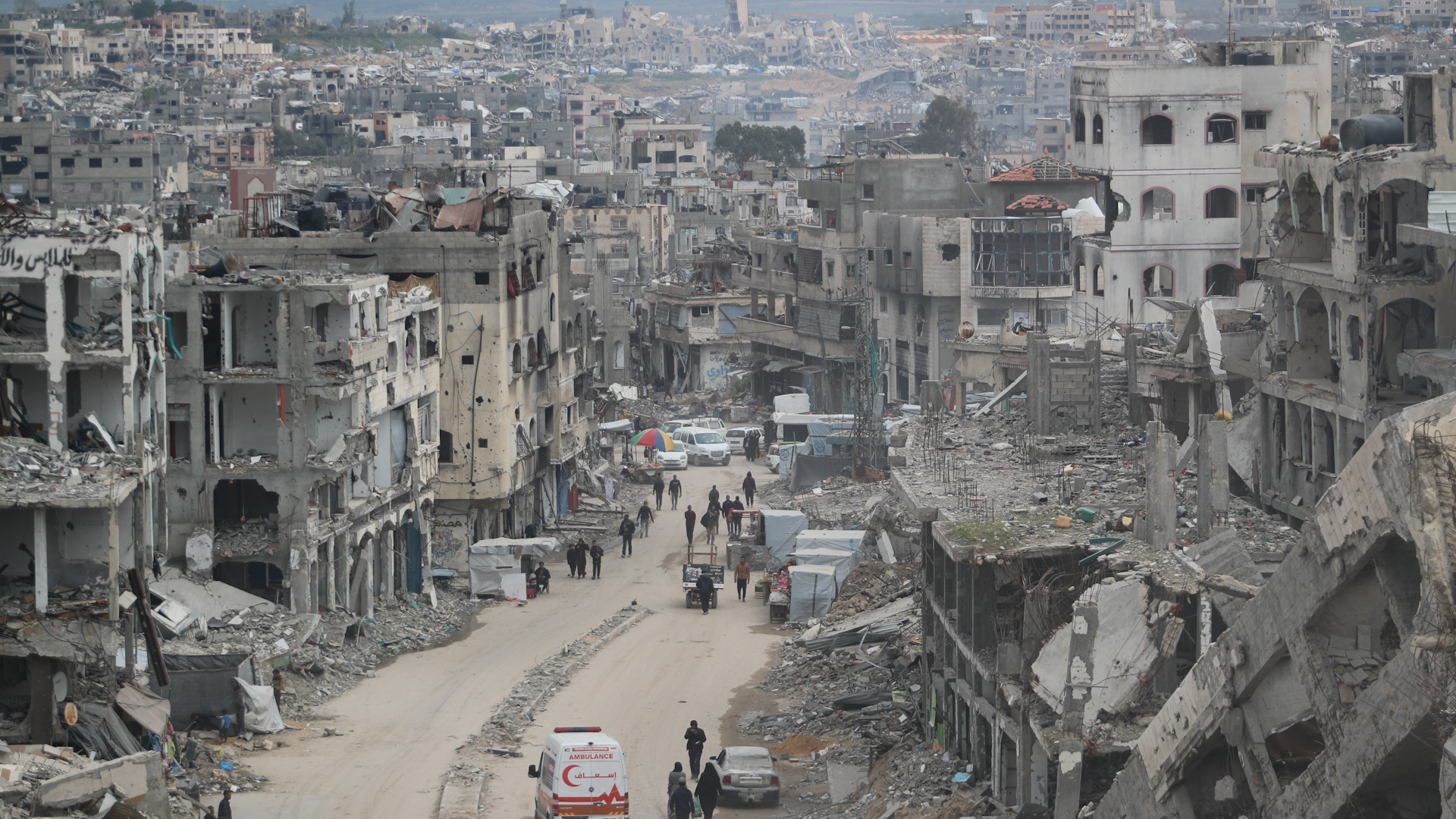 Egypt's government is preparing a  billion plan to rebuild the Gaza Strip without forcing relocations.