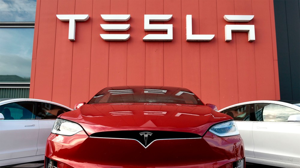 The State Department procurement forecast has scrubbed the listing of Tesla. It has originally appeared as a possible $400 million deal.